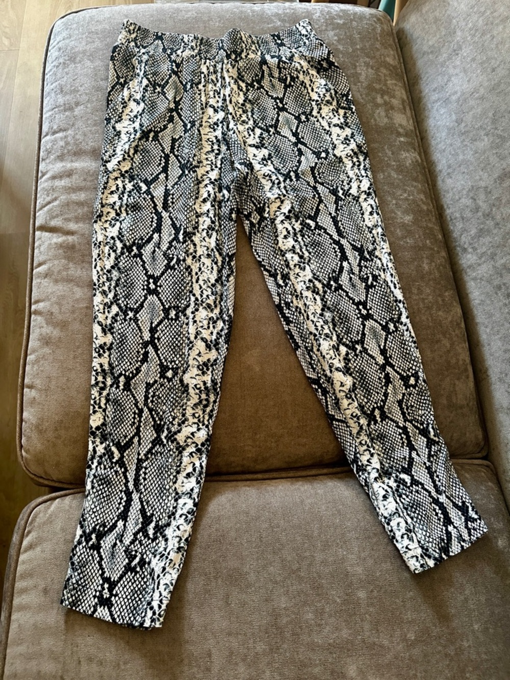 NWOT LAVENDER BROWN Chic Black & White Pull On Snake Animal Print Jogger Pants S